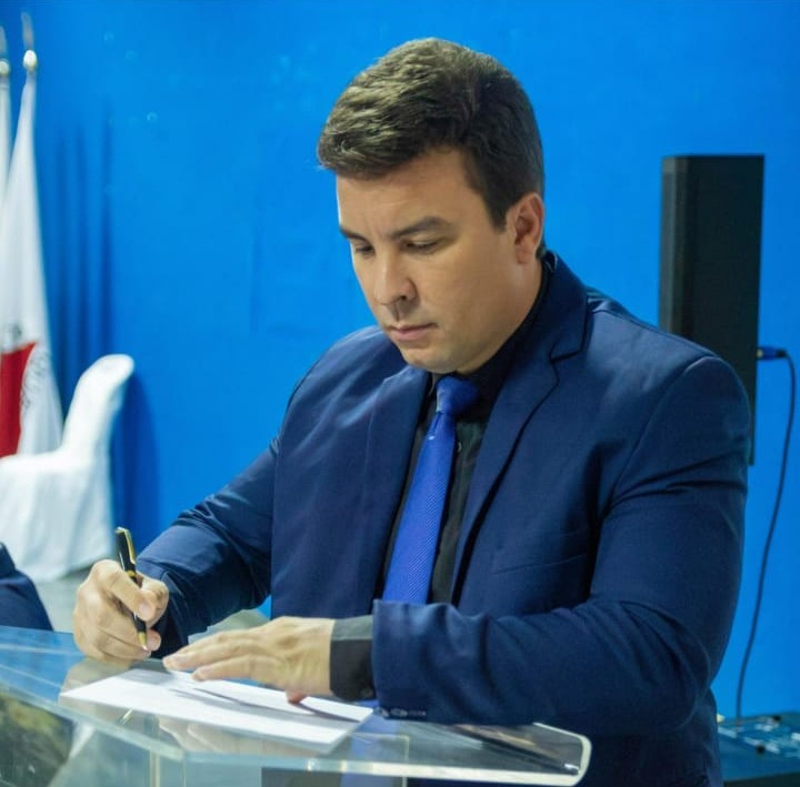 Posse do vereador e vice-presidente Netim Ornelas